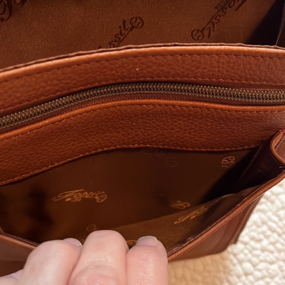 Fossil Crossbody - Picture 4 of 16